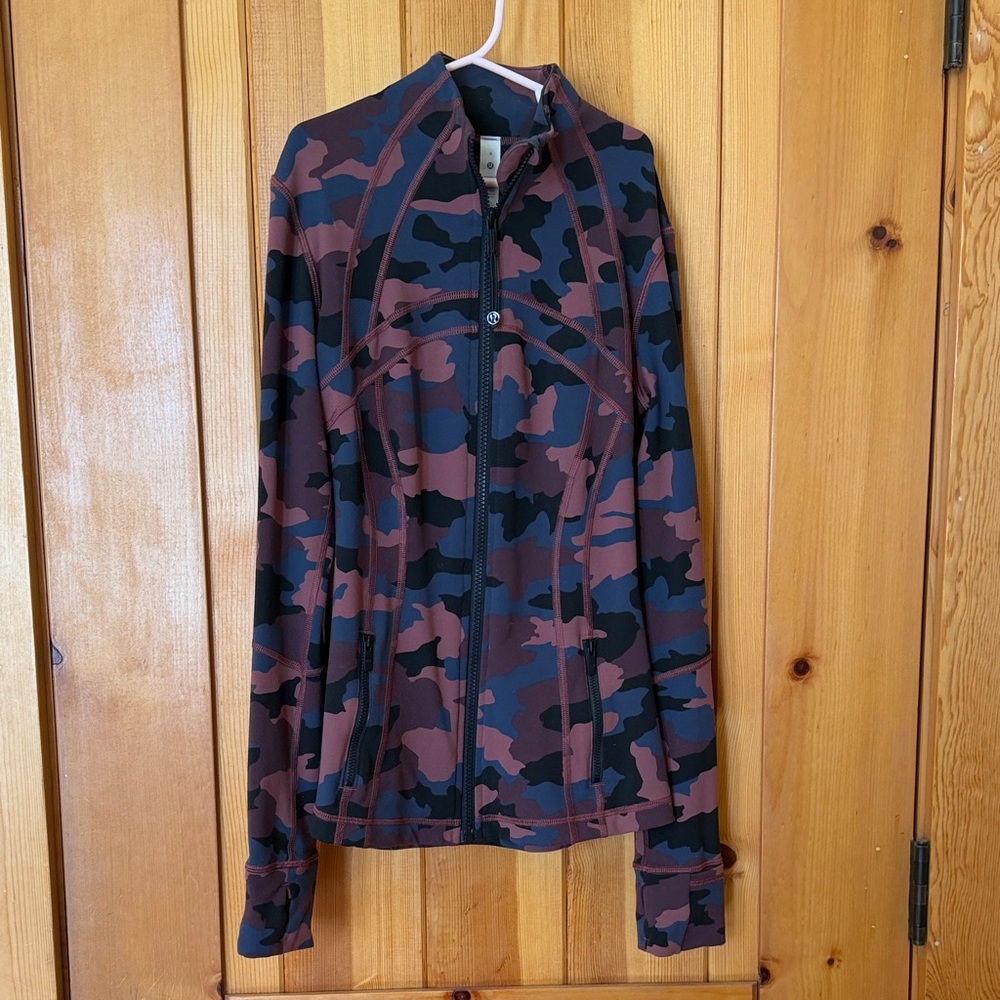 Lululemon Define jacket, Size 4, Camo EUC 🩷💜🖤🩶